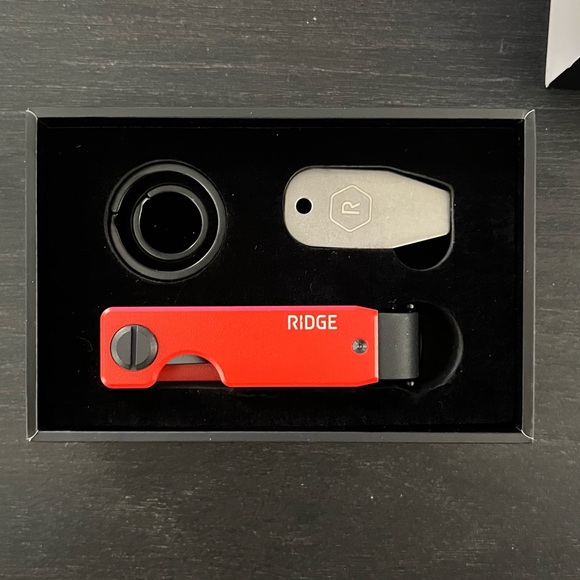 Ridge Keycase, Rodeo Red Aluminum, holds 2-6 keys securely. NIB, NWT - Picture 2 of 7